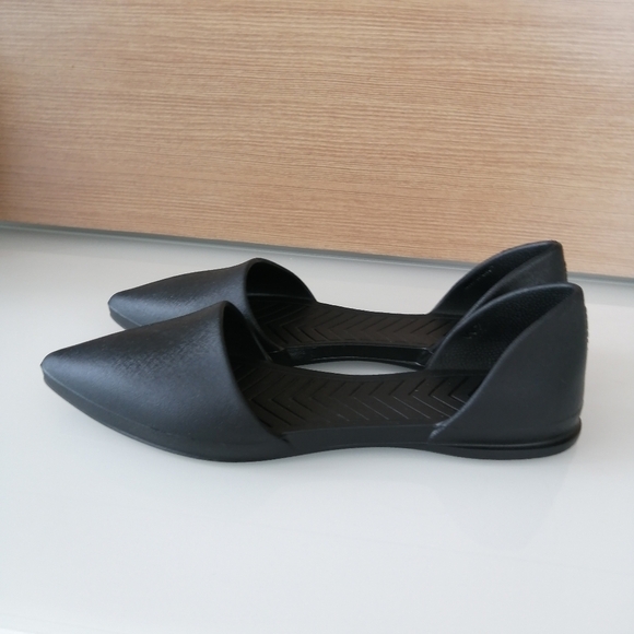 Native Audrey D'Orsay Black Pointed Toe Flat Rubber Comfort Waterproof Slip On 7 - Picture 8 of 14